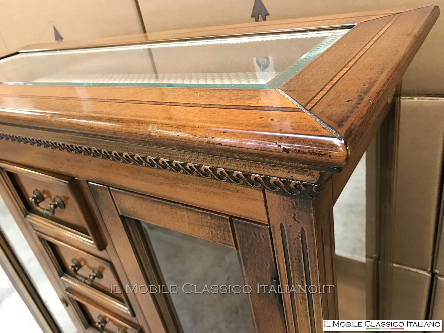 Vetrinetta con cassetti personalizzata